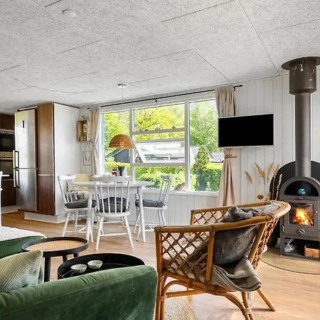 2 Bedroom Cozy In Juelsminde