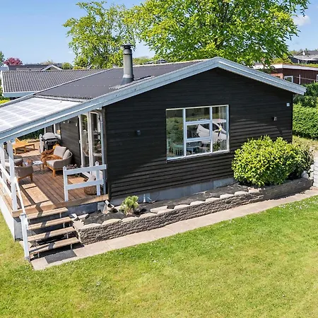 2 Bedroom Cozy In Juelsminde Sonderby (Midtjylland)