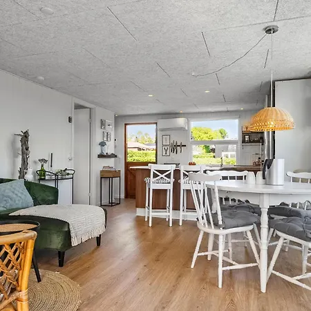 2 Bedroom Cozy In Juelsminde Vakantiehuis *