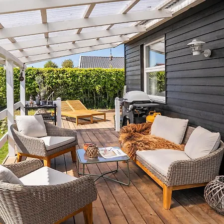 2 Bedroom Cozy In Juelsminde Sonderby (Midtjylland)