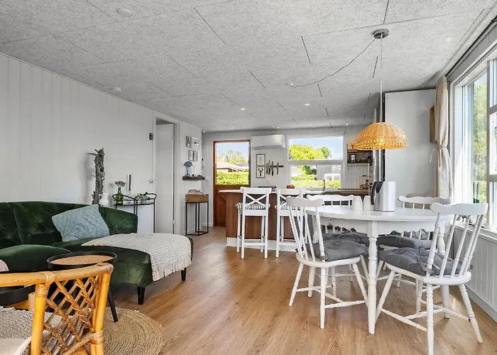 2 Bedroom Cozy In Juelsminde Vakantiehuis *